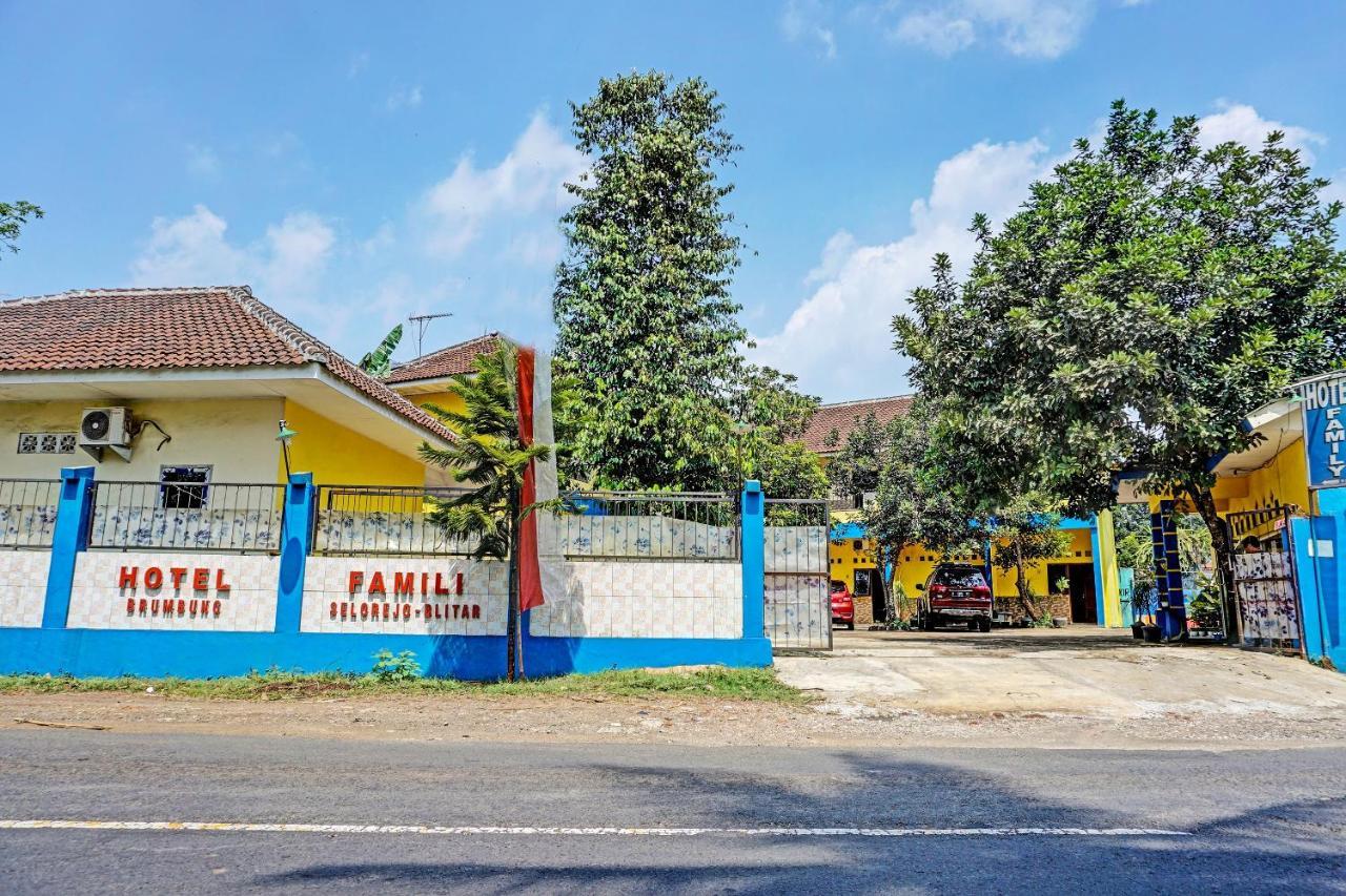 Oyo 91573 Hotel Family Blitar Exterior foto